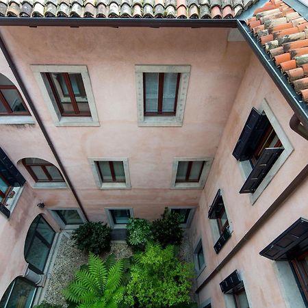 Mercatovecchio Luxury Suites Udine Esterno foto